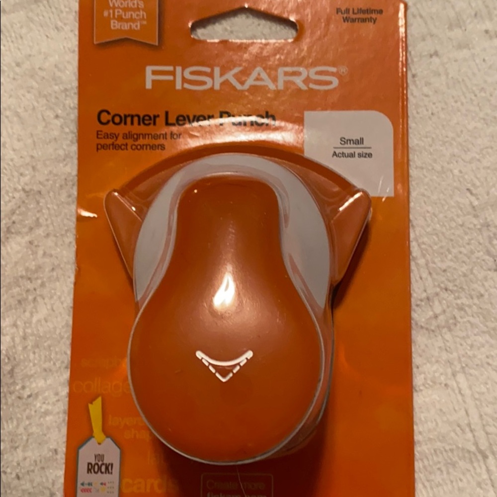 Fiskars lever punch corner